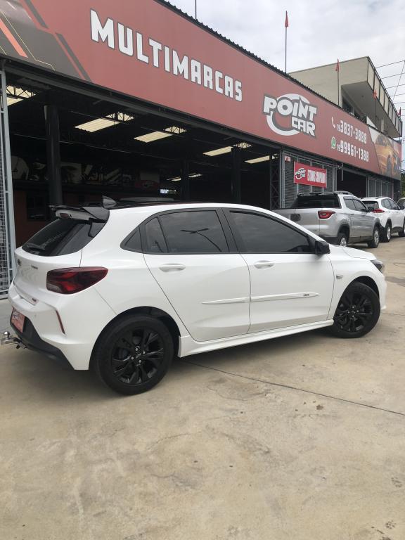 CHEVROLET Onix Hatch - Foto