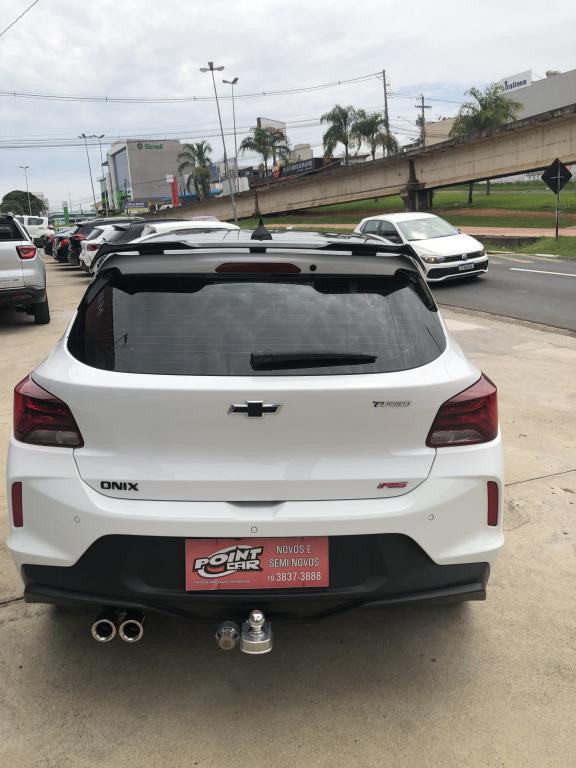 CHEVROLET Onix Hatch - Foto