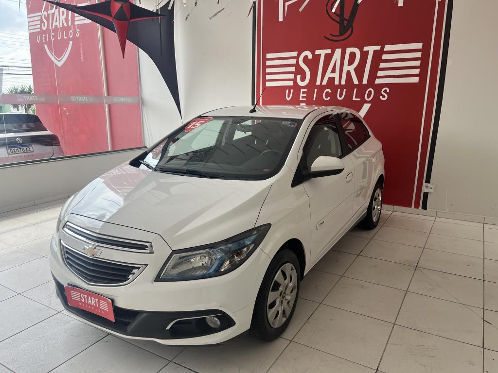 CHEVROLET Onix Hatch - Foto