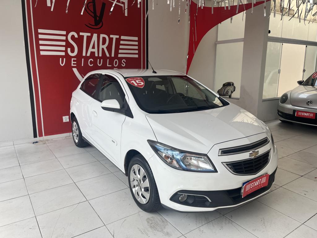 CHEVROLET Onix Hatch - Foto
