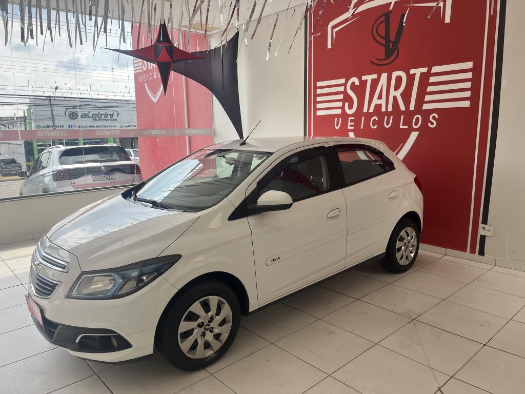 CHEVROLET Onix Hatch - Foto