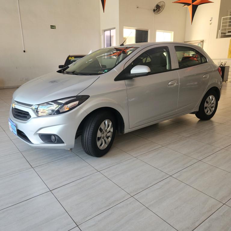 CHEVROLET Onix Hatch - Foto