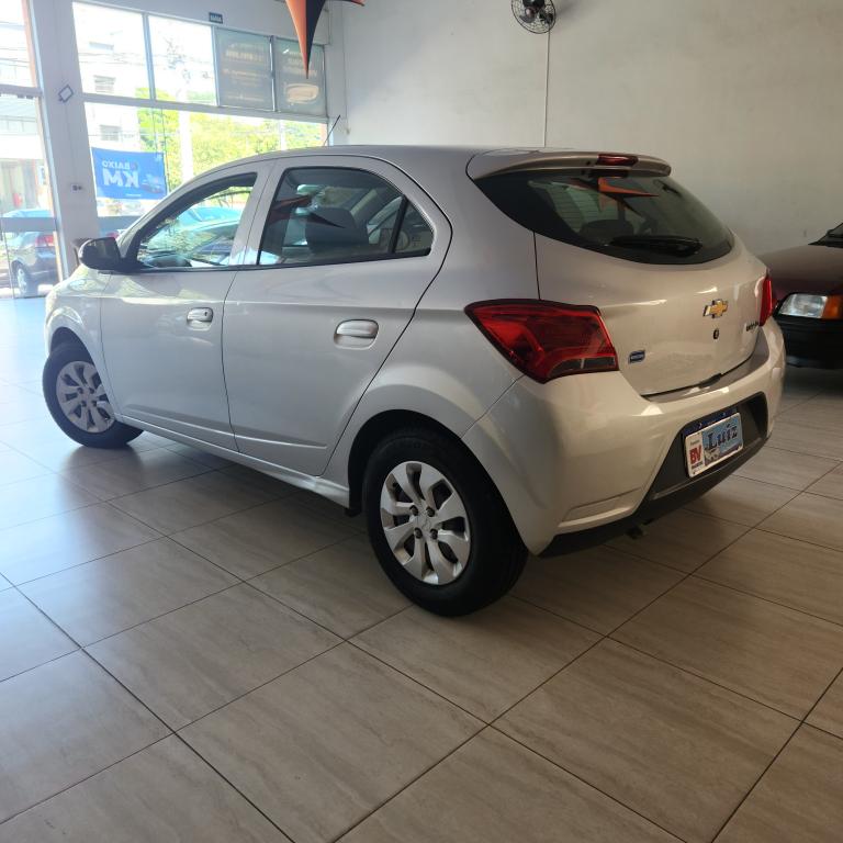 CHEVROLET Onix Hatch - Foto