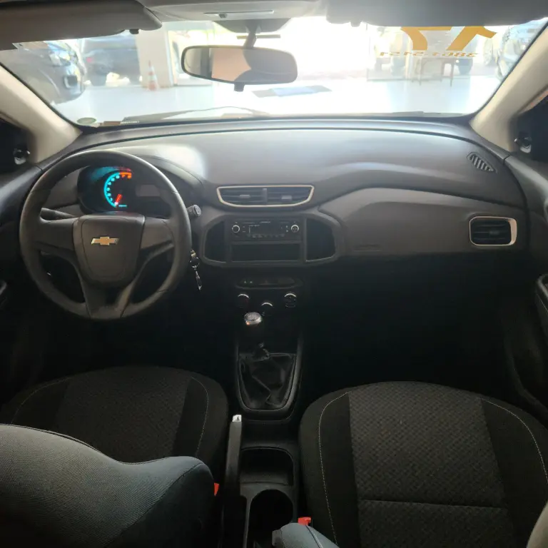 CHEVROLET Onix Hatch - Foto