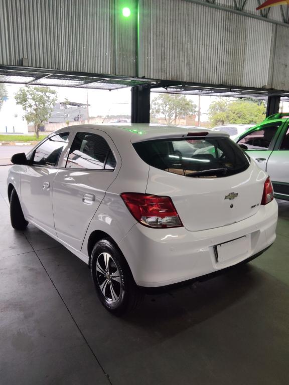 CHEVROLET Onix Hatch - Foto