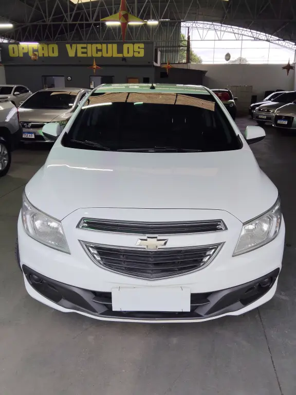 CHEVROLET Onix Hatch - Foto