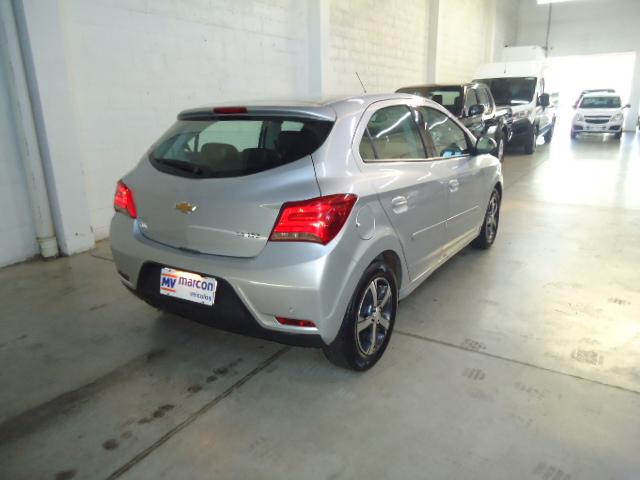 CHEVROLET Onix Hatch - Foto