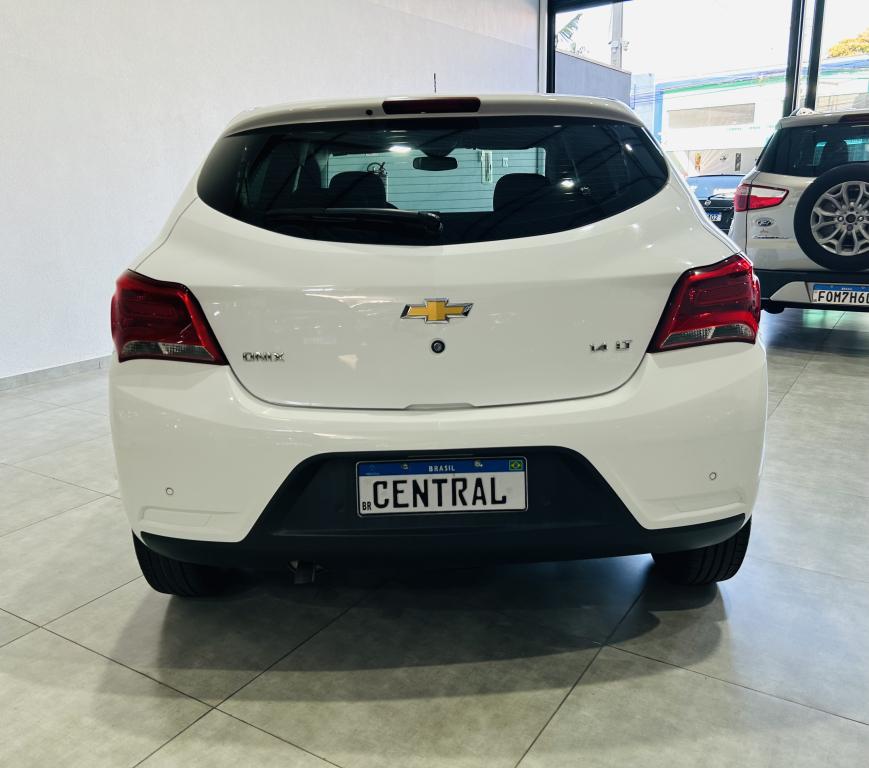 CHEVROLET Onix Hatch - Foto