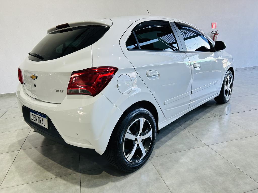 CHEVROLET Onix Hatch - Foto