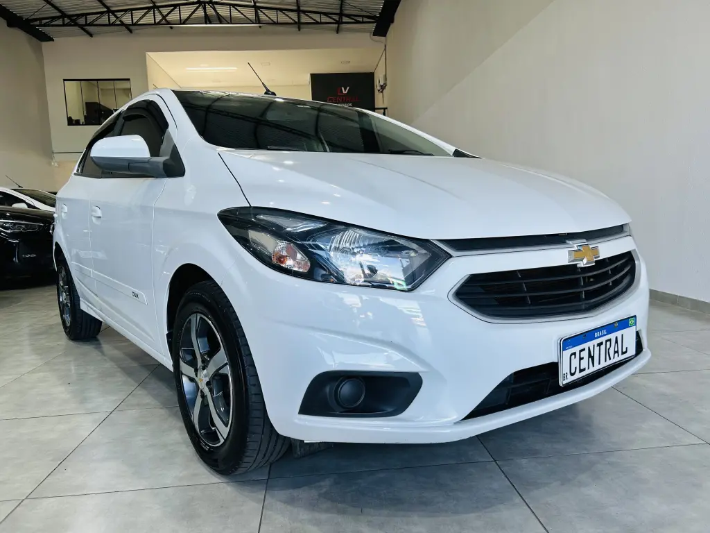 CHEVROLET Onix Hatch - Foto