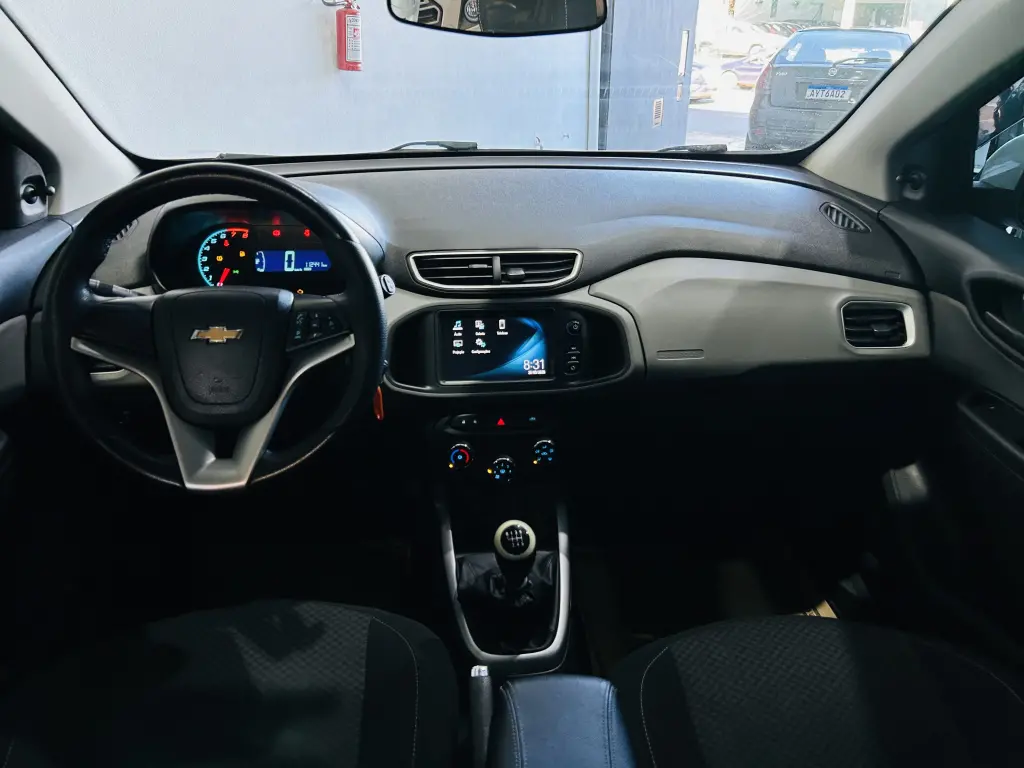 CHEVROLET Onix Hatch - Foto