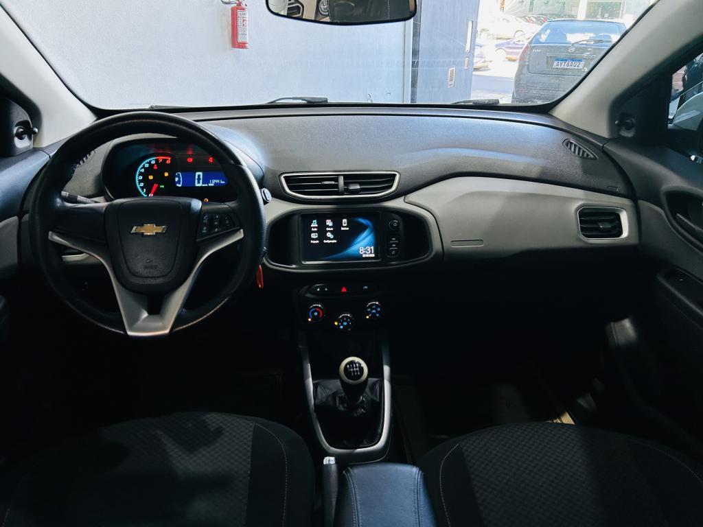 CHEVROLET Onix Hatch - Foto