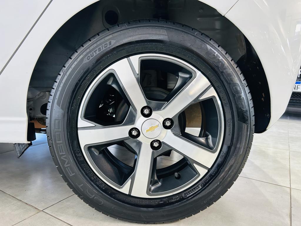 CHEVROLET Onix Hatch - Foto