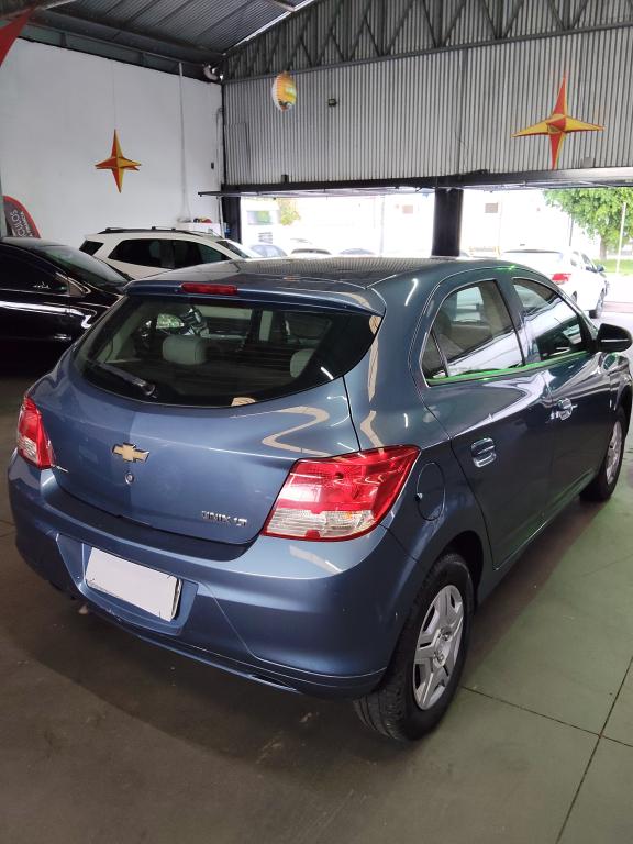 CHEVROLET Onix Hatch - Foto