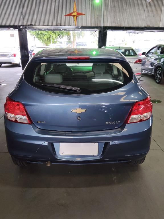 CHEVROLET Onix Hatch - Foto