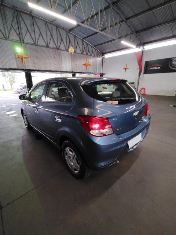 CHEVROLET Onix Hatch - Foto