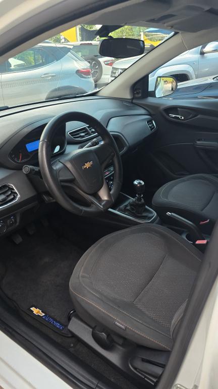 CHEVROLET Onix Hatch - Foto