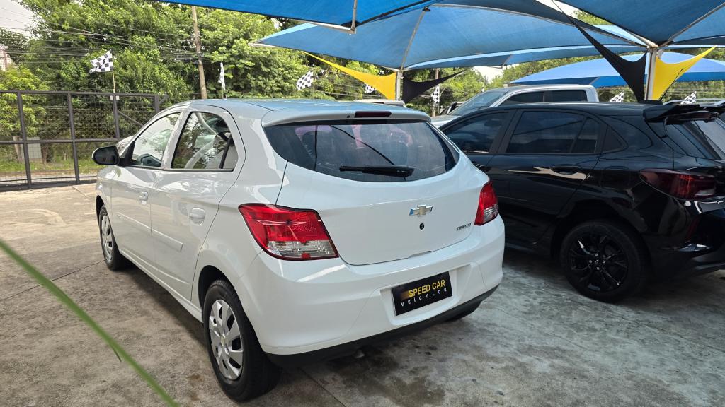 CHEVROLET Onix Hatch - Foto