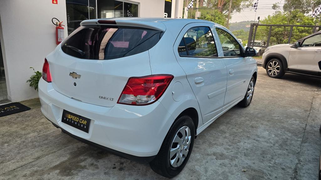 CHEVROLET Onix Hatch - Foto