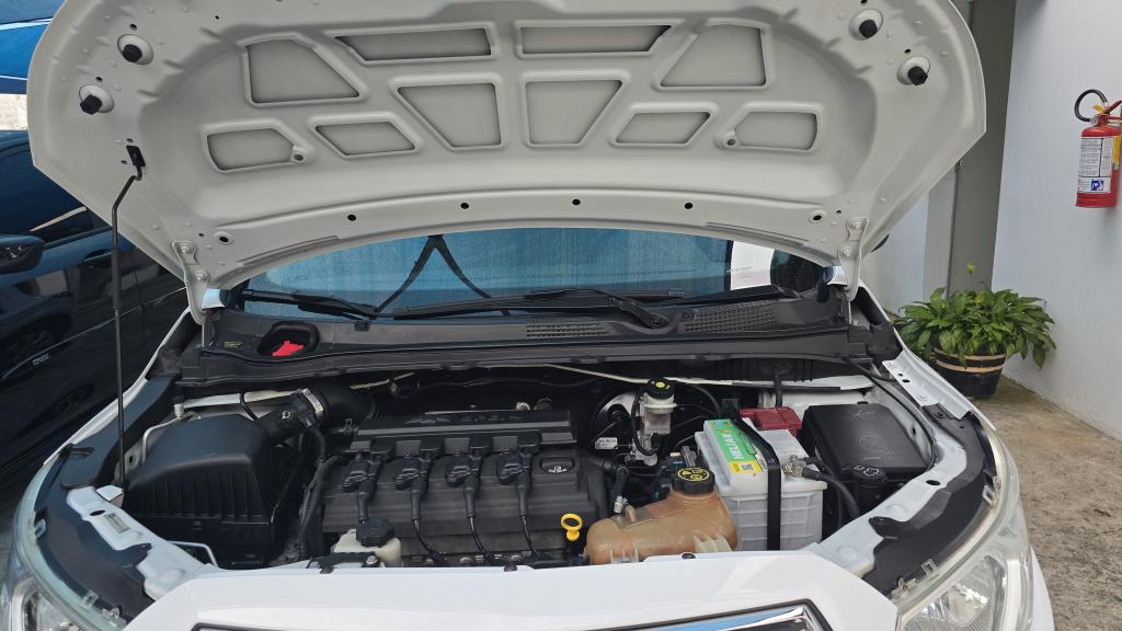 CHEVROLET Onix Hatch - Foto