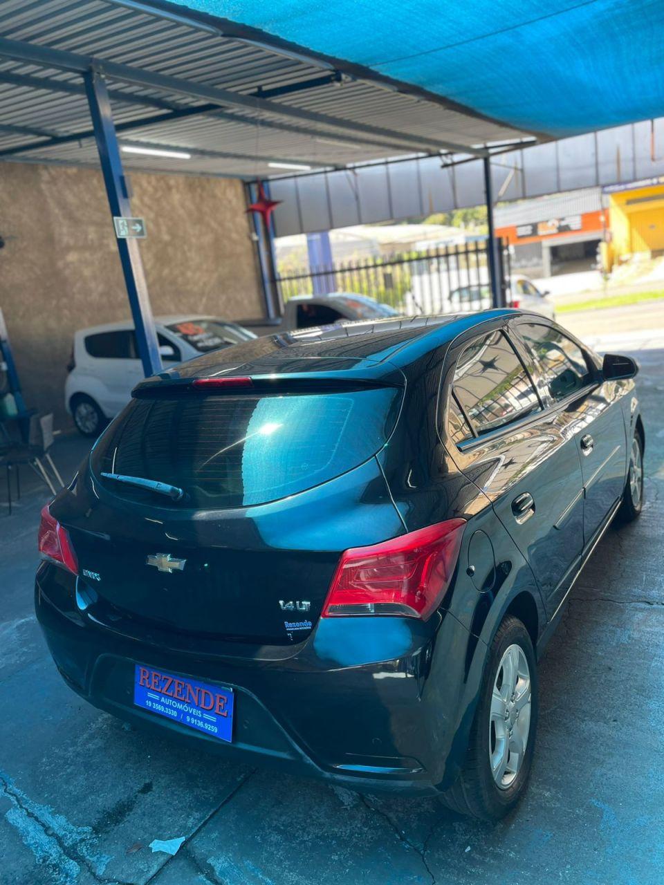 CHEVROLET Onix Hatch - Foto