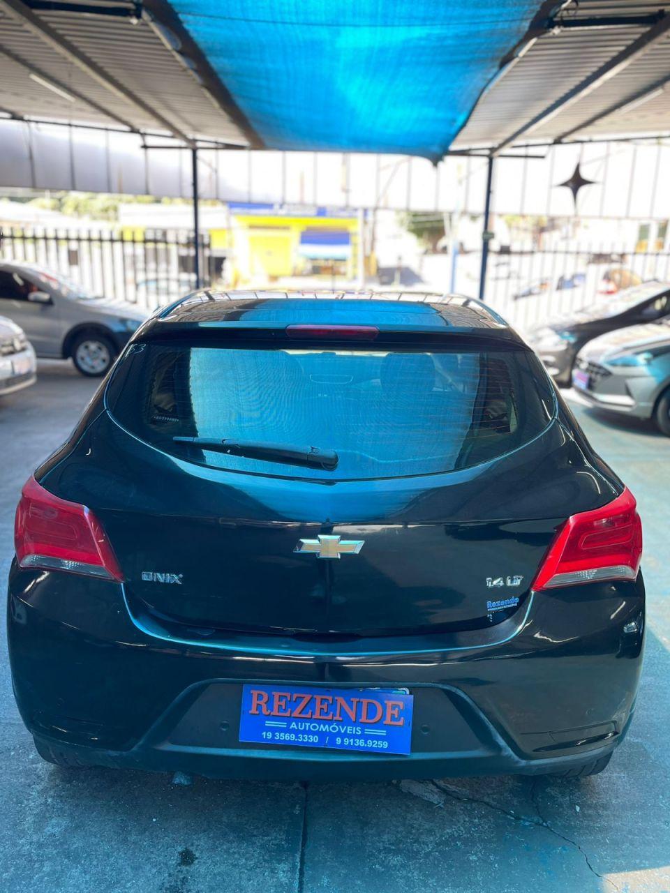 CHEVROLET Onix Hatch - Foto