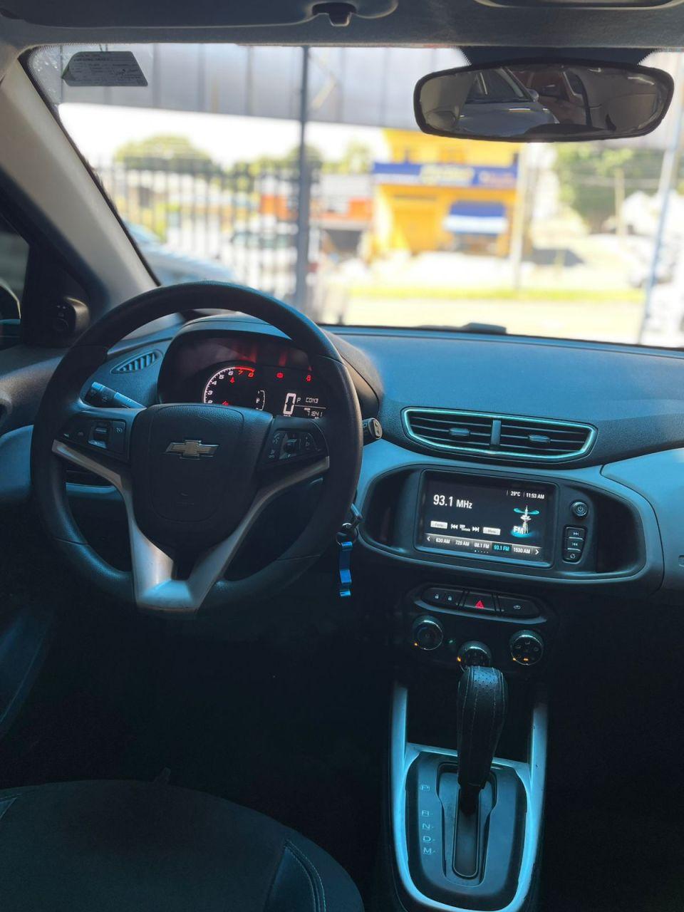 CHEVROLET Onix Hatch - Foto