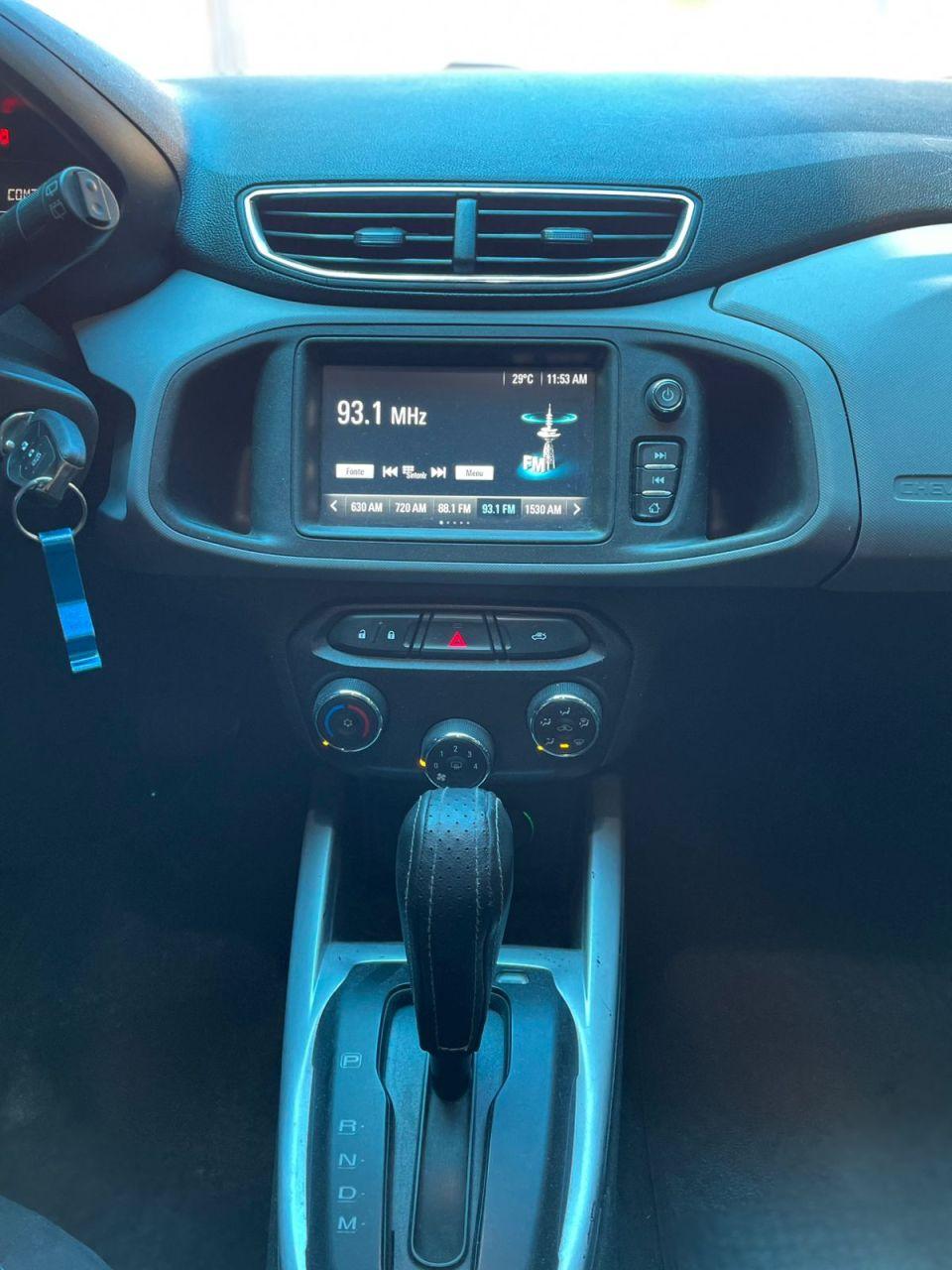 CHEVROLET Onix Hatch - Foto