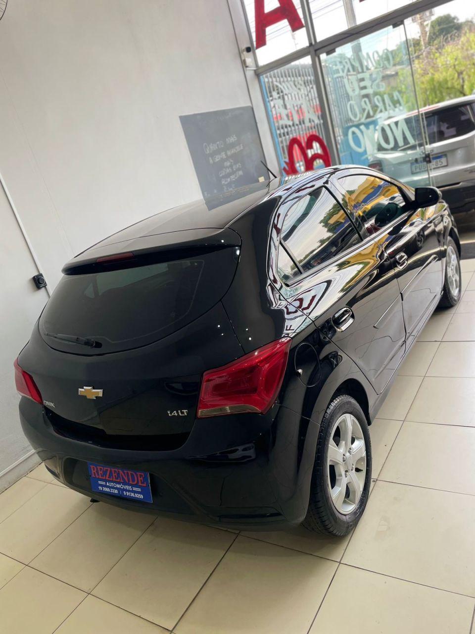 CHEVROLET Onix Hatch - Foto