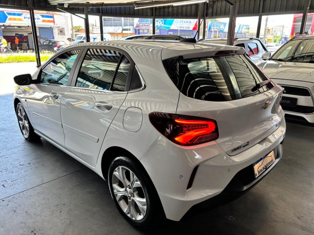 CHEVROLET Onix Hatch - Foto
