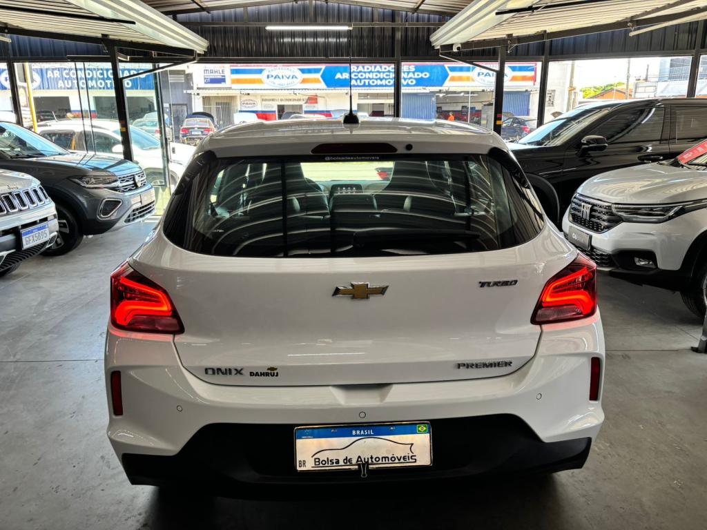 CHEVROLET Onix Hatch - Foto