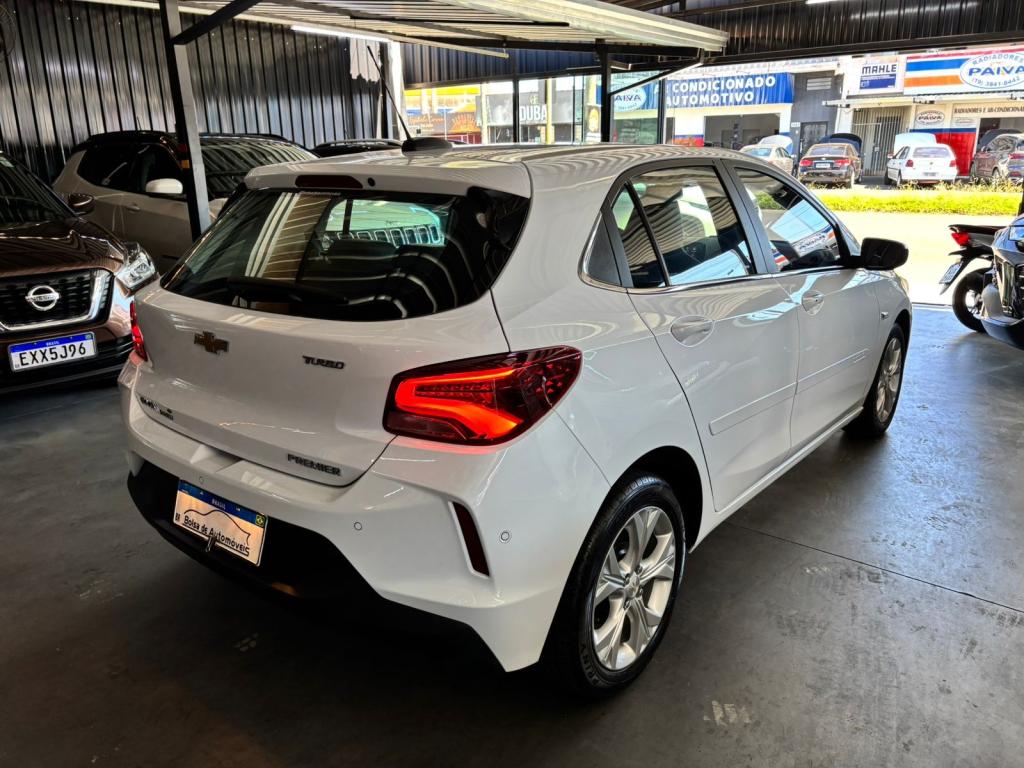 CHEVROLET Onix Hatch - Foto