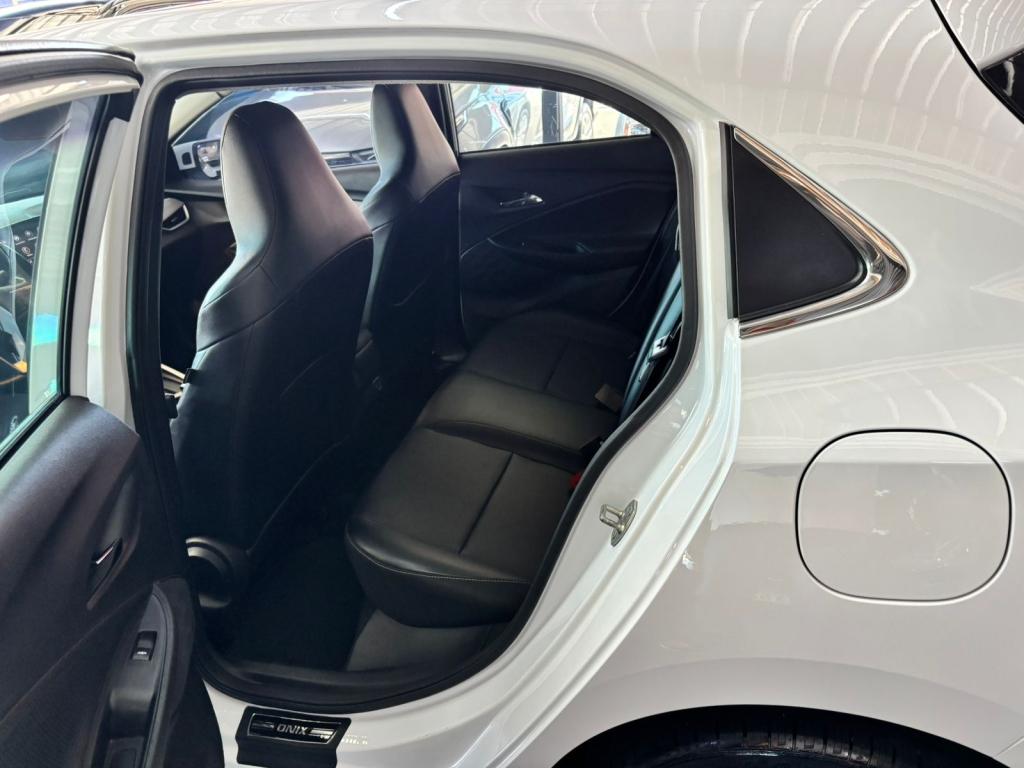 CHEVROLET Onix Hatch - Foto