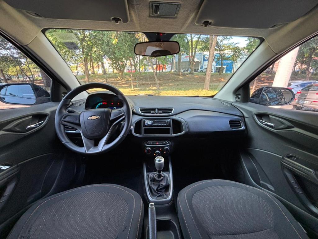 CHEVROLET Onix Hatch - Foto