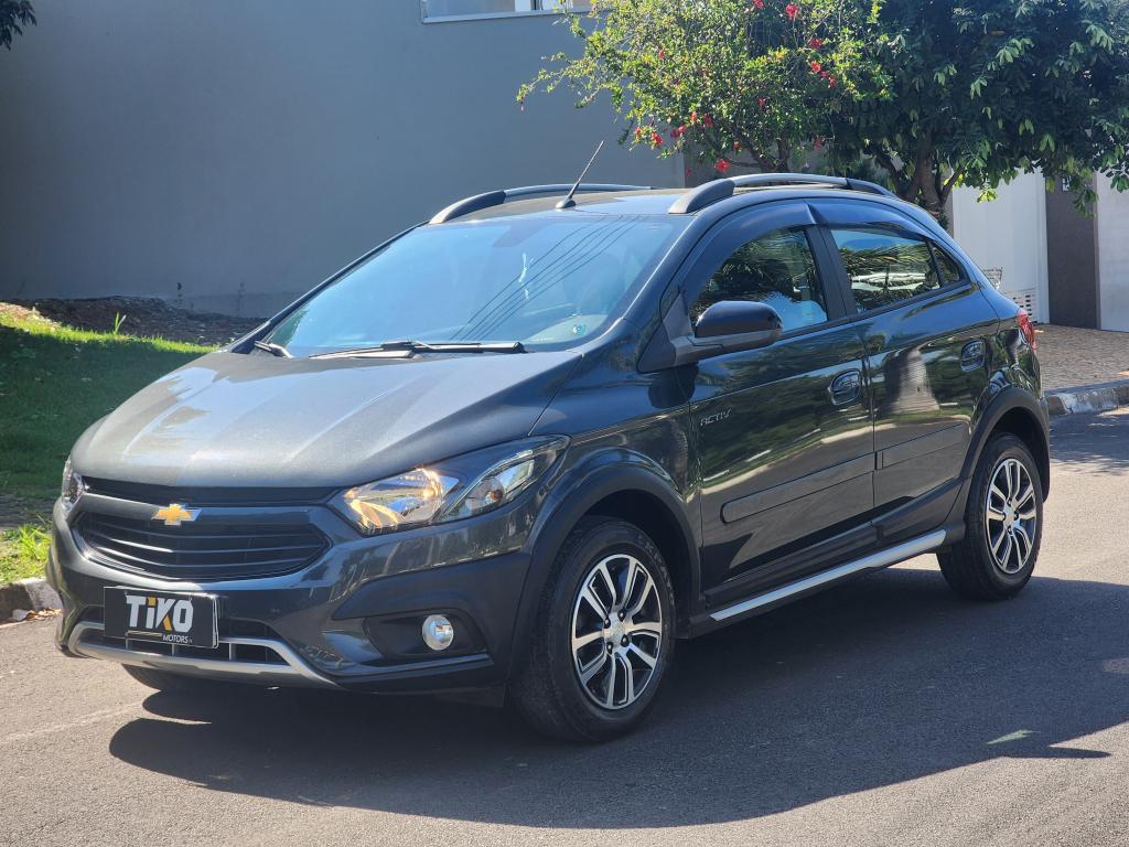 CHEVROLET Onix Hatch - Foto
