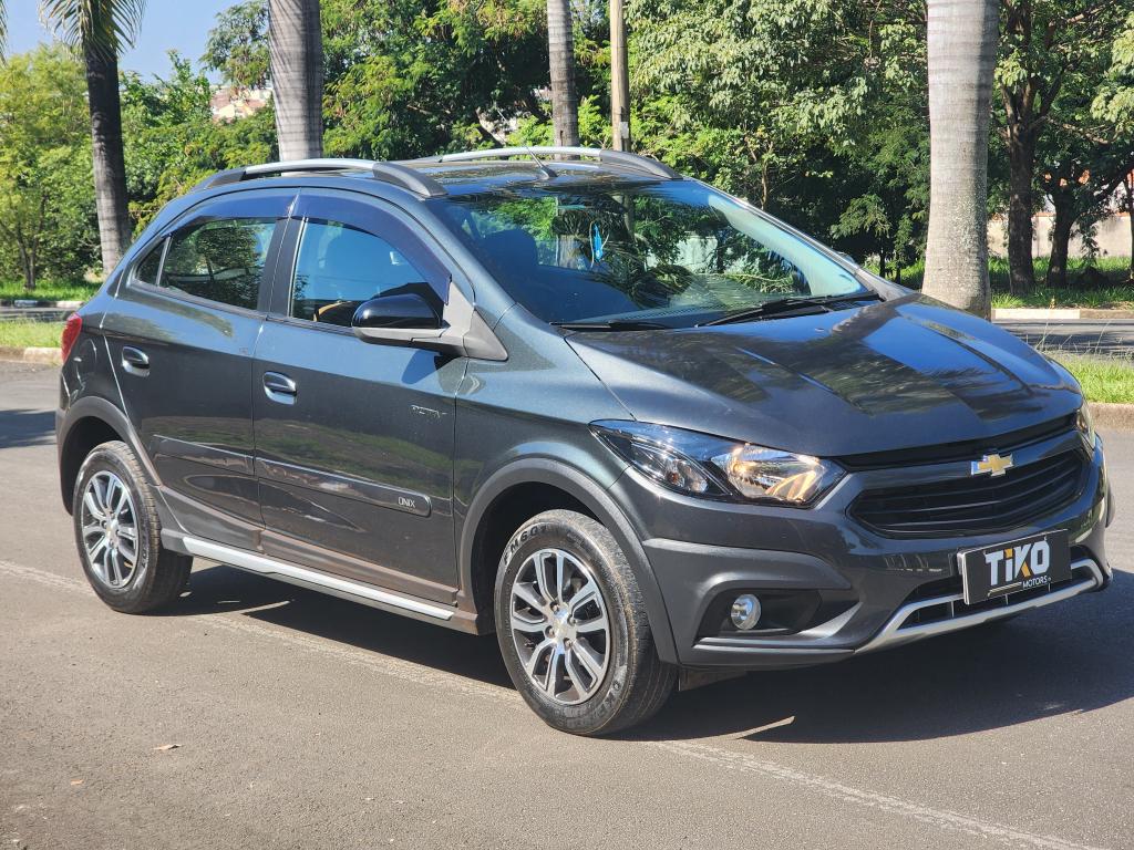 CHEVROLET Onix Hatch - Foto