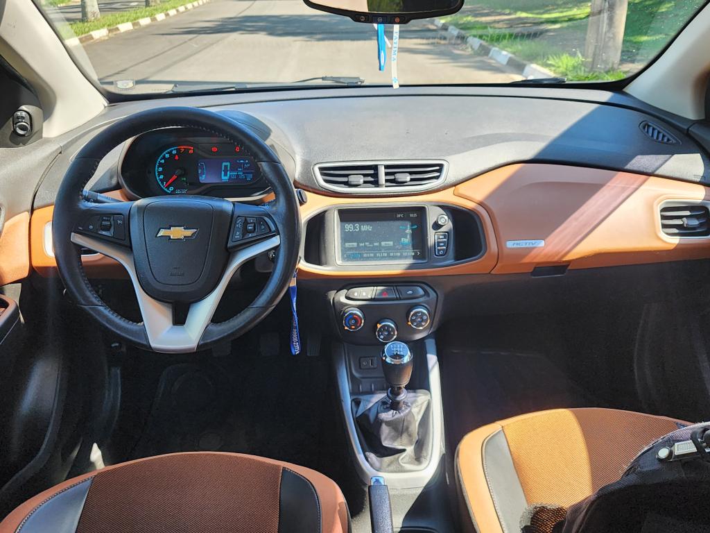 CHEVROLET Onix Hatch - Foto