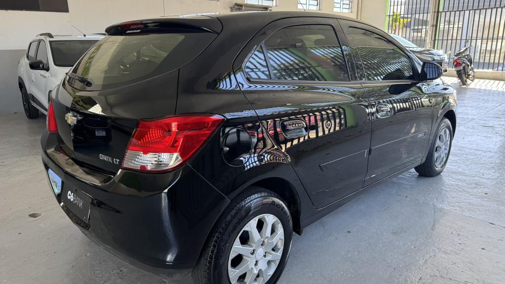 CHEVROLET Onix Hatch - Foto