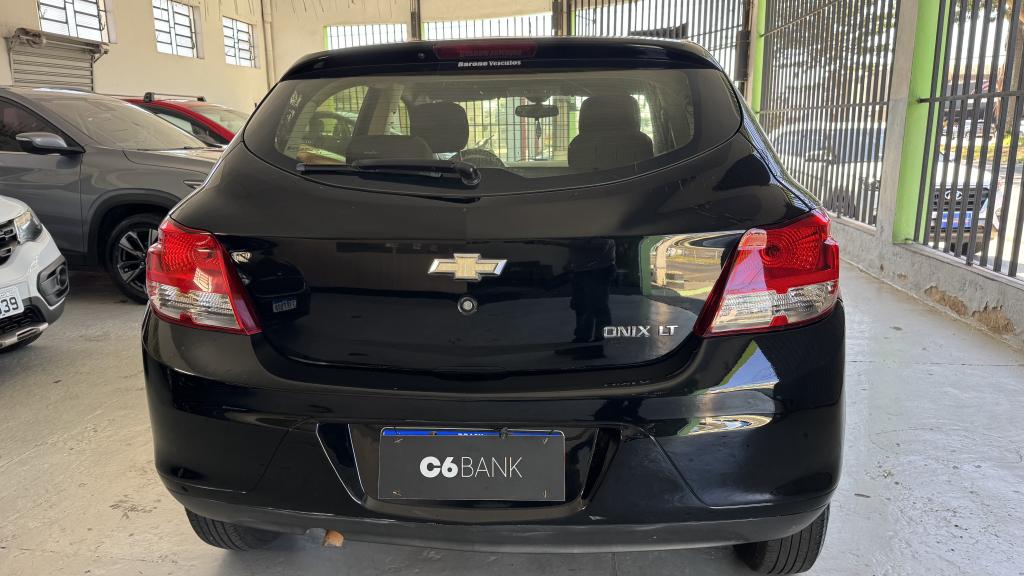 CHEVROLET Onix Hatch - Foto