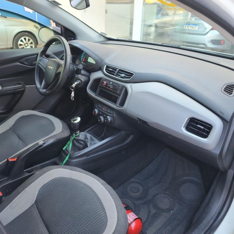 CHEVROLET Onix Hatch - Foto