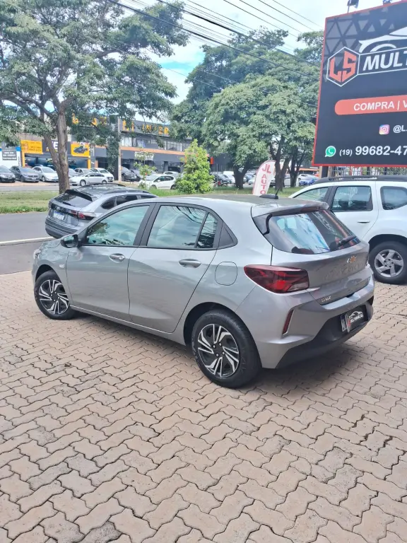 CHEVROLET Onix Hatch - Foto
