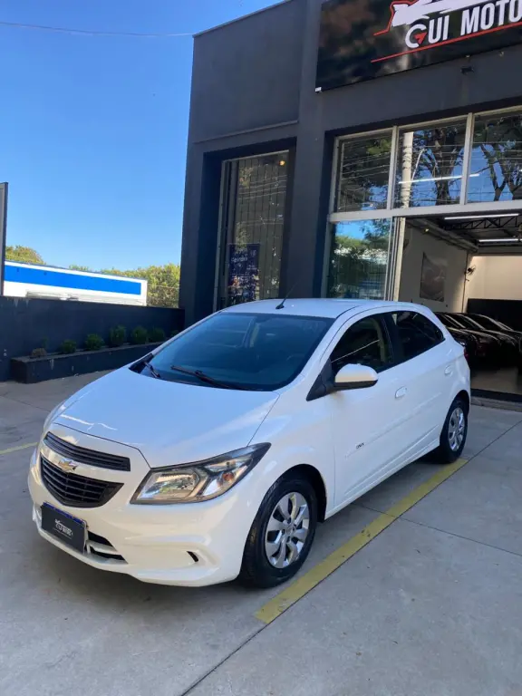 CHEVROLET Onix Hatch - Foto