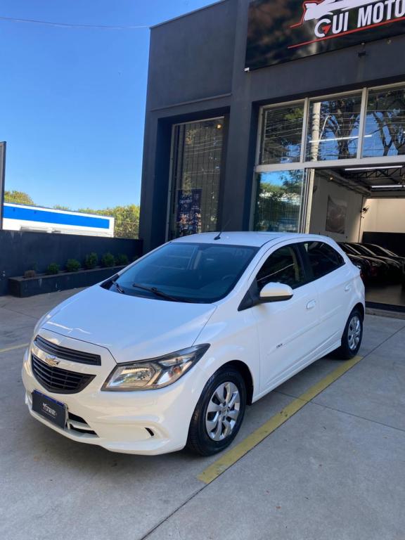 CHEVROLET Onix Hatch - Foto