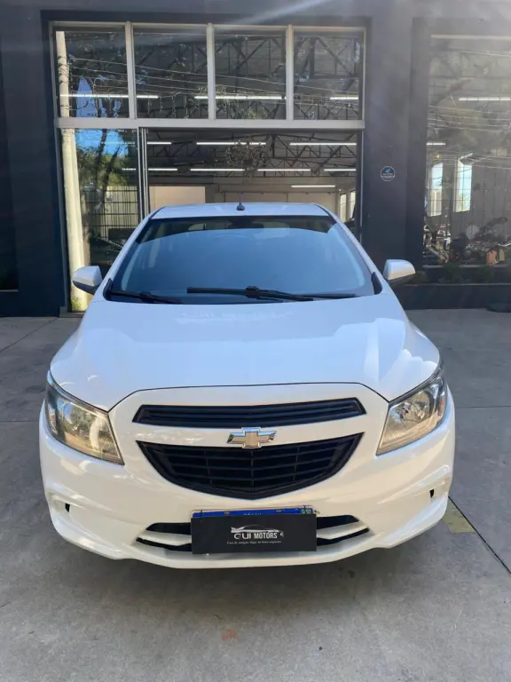 CHEVROLET Onix Hatch - Foto