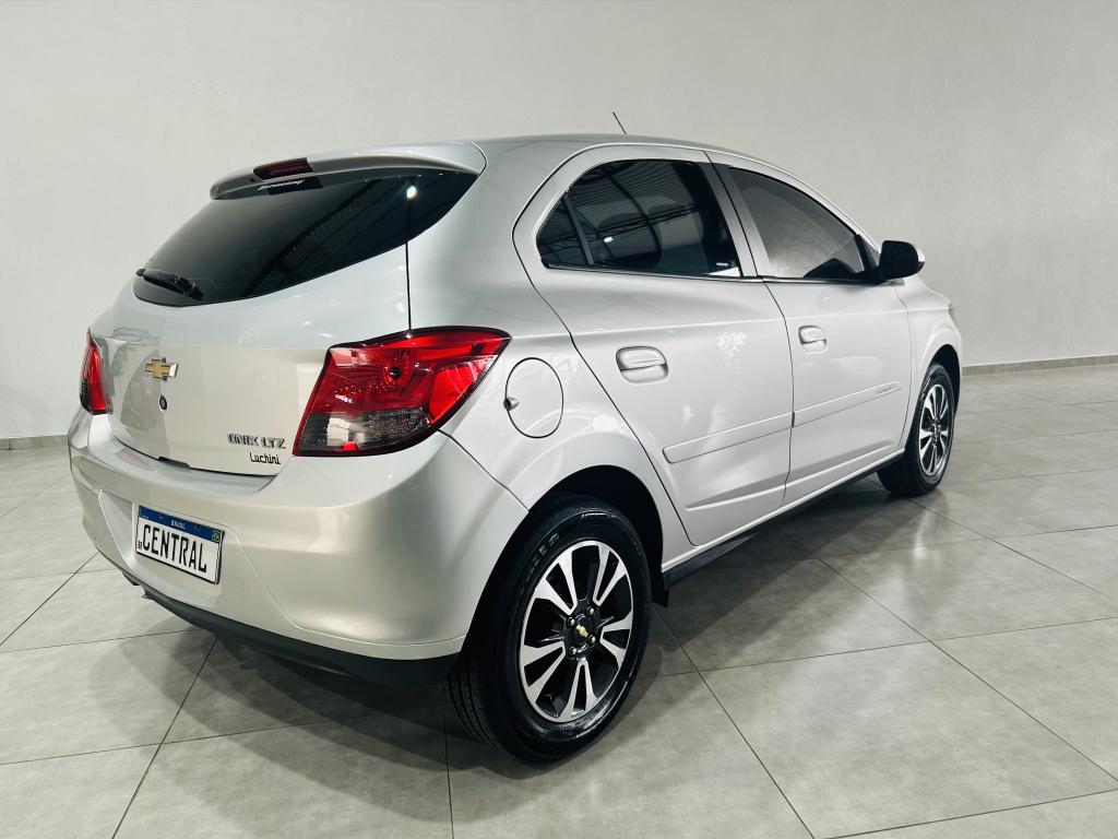CHEVROLET Onix Hatch - Foto