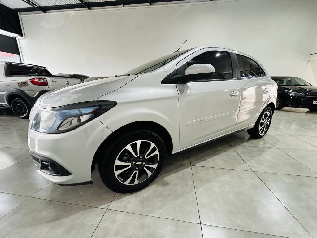 CHEVROLET Onix Hatch - Foto