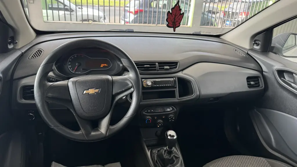 CHEVROLET Onix Hatch - Foto
