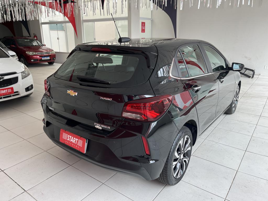 CHEVROLET Onix Hatch - Foto