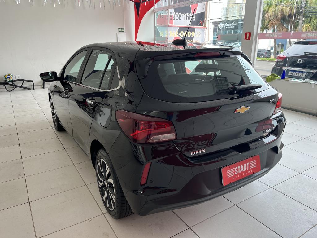 CHEVROLET Onix Hatch - Foto
