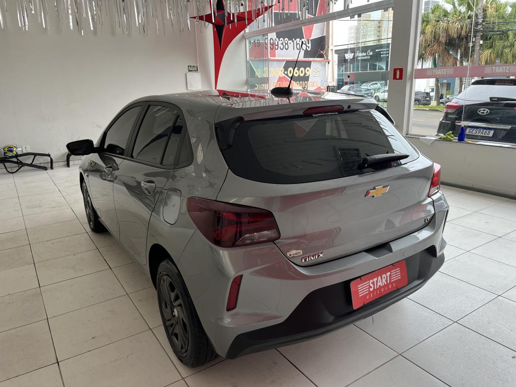 CHEVROLET Onix Hatch - Foto